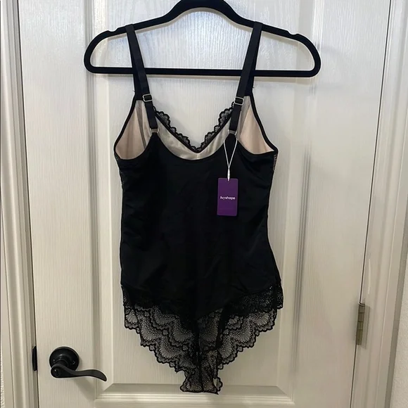 Chic Black and Cream Lace Bodysuit with Adjustable Straps - Picture 3 of 9
